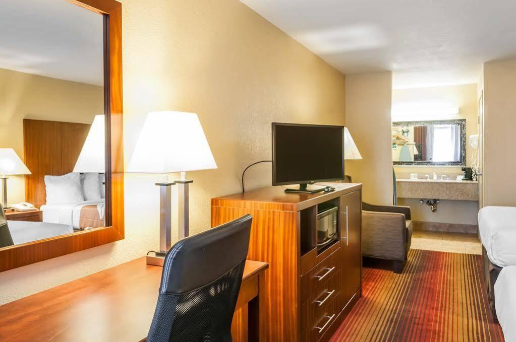 Quality Inn & Suites Albuquerque West מראה חיצוני תמונה